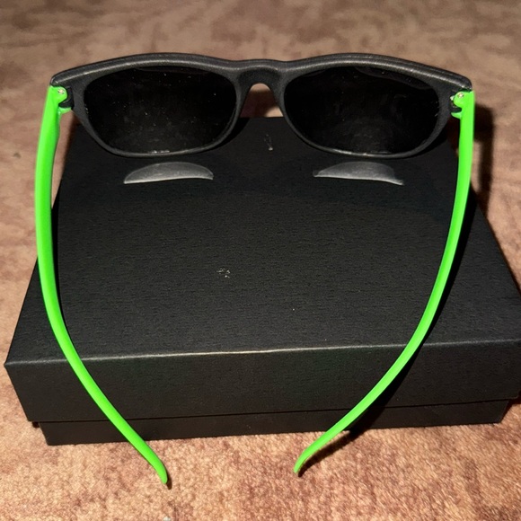 Sunglasses plastic black neon yellow UV400 protection fashion fun glasses unisex - Picture 5 of 9